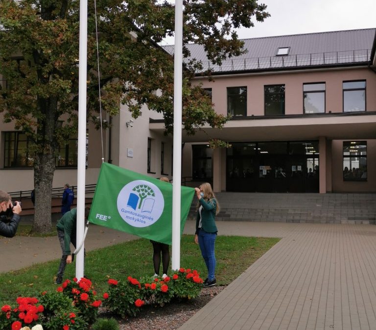 Žaliosios vėliavos įteikimas