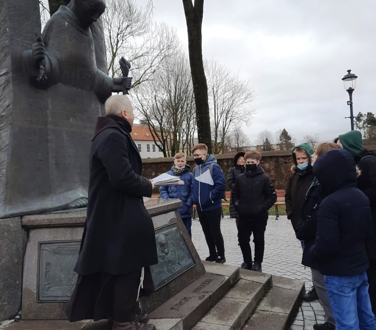 Pažintis su Jurgio Ambraziejaus Pabrėžos asmenybe