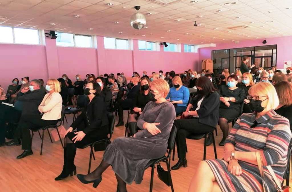 Respublikinis forumas „Galimybė keistis ir tobulėti“