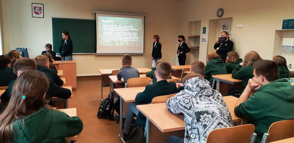 „Jaunieji daujotukai“ apie Marijoną Daujotą