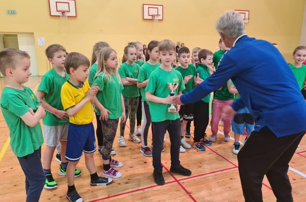 „Drąsūs, stiprūs, vikrūs“ pradinukų komandinės varžybos