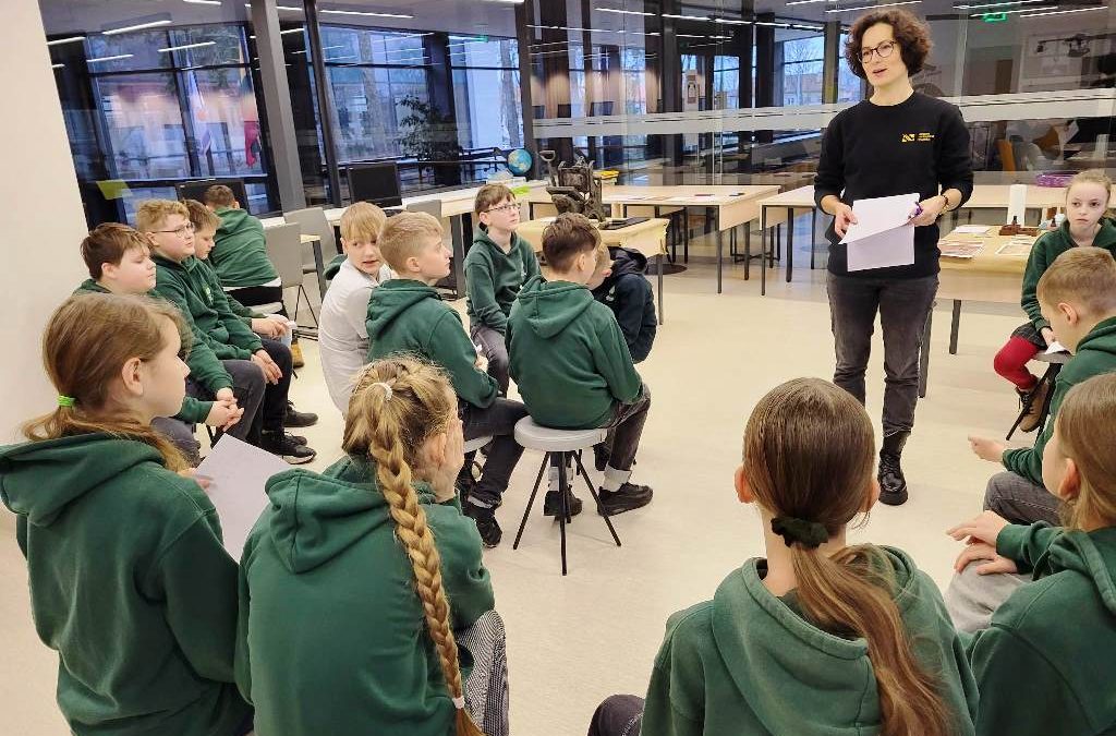 5e klasės mokiniai keliavo į viešąją biblioteką