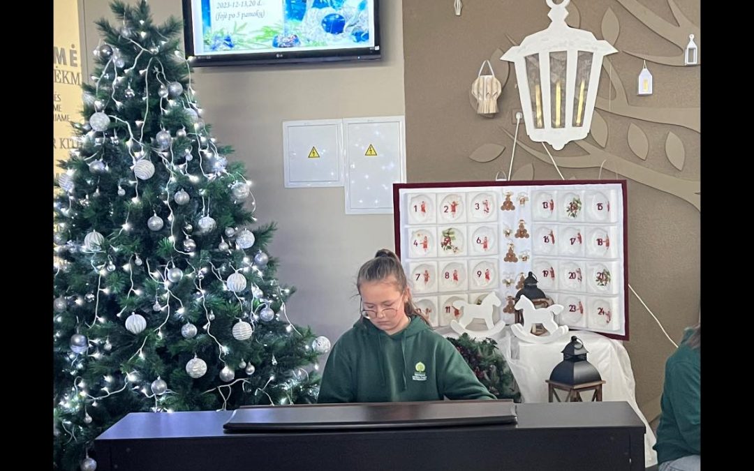Pertraukos metu mokiniai demonstravo muzikinius sugebėjimus