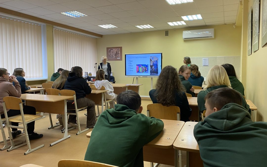 Aštuntokai „matavosi“ gimnazistų suolus!