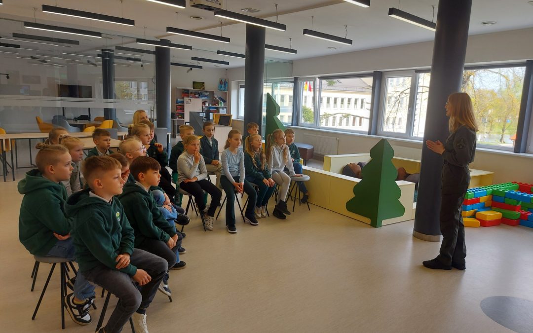Dalyvavo edukacijoje-susitikime su Lietuvos valstybės sienos apsaugos tarnybos pareigūnais