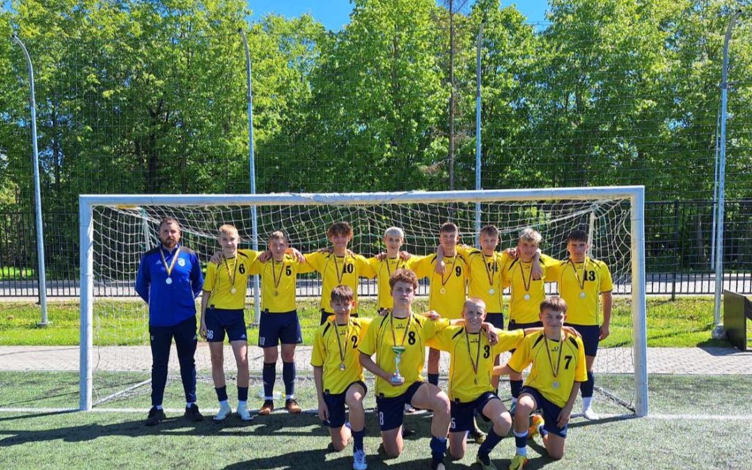 Kretingos rajono mokyklų jaunučių futbolo čempionate iškovojo II vietą!