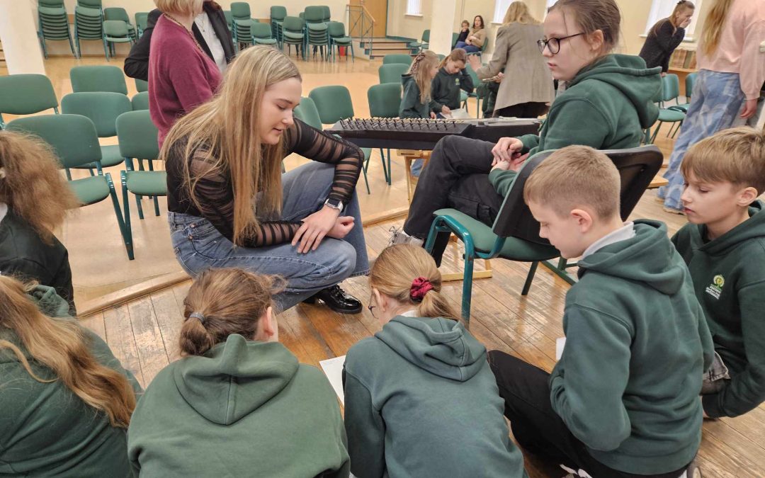 Integruota muzikos ir lietuvių kalbos pamoka „Muzikos instrumentų studija“