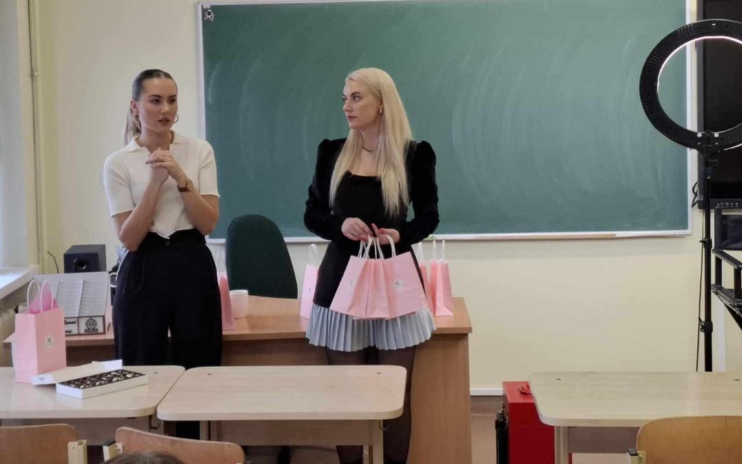 Edukacinis užsiėmimas apie makiažo paslaptis