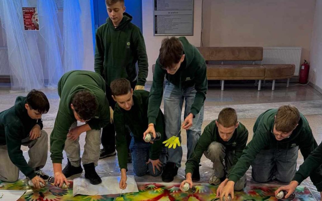 Meninė instaliacija „Apkabinkime Kretingą!“