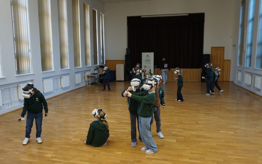 Mokiniai dalyvavo smagioje edukacijoje su virtualiais akiniais