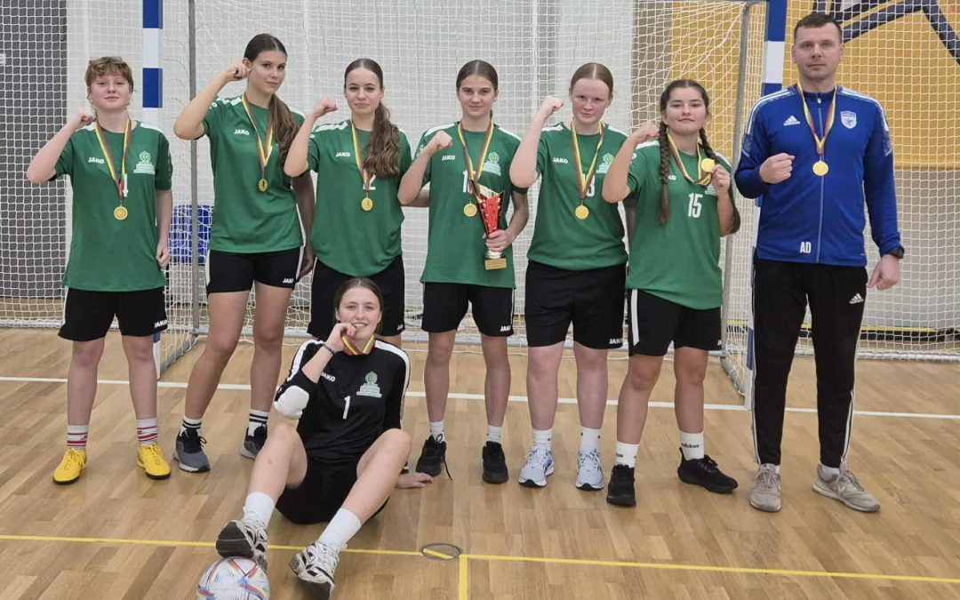 Merginų salės futbolo varžybose iškovojo 1-ąją vietą!