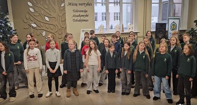 Šventinės muzikinės ir šokių pertraukos