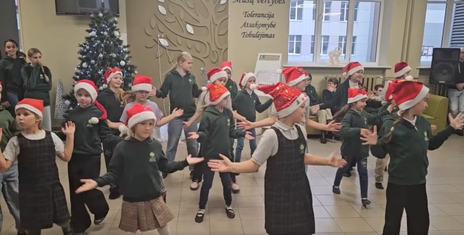 Progimnazijoje vyko šventinės muzikinės ir šokių pertraukos