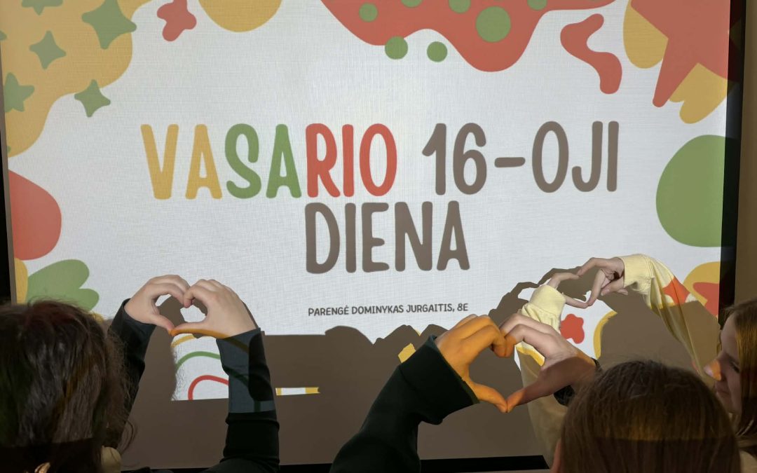 Progimnazijos bendruomenė pasipuošė geltona, žalia ir raudona spalvomis