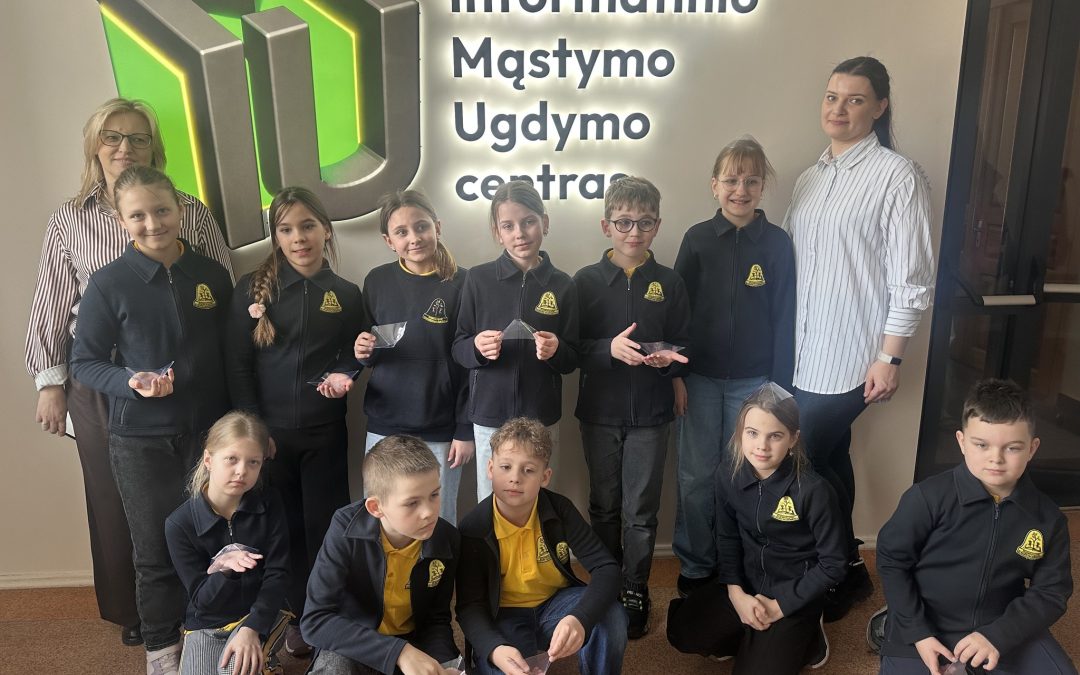 Svečiai dalyvavo integruotoje pamokoje „3D pasaulis: nuo geometrinių figūrų iki skaitmeninės realybės“