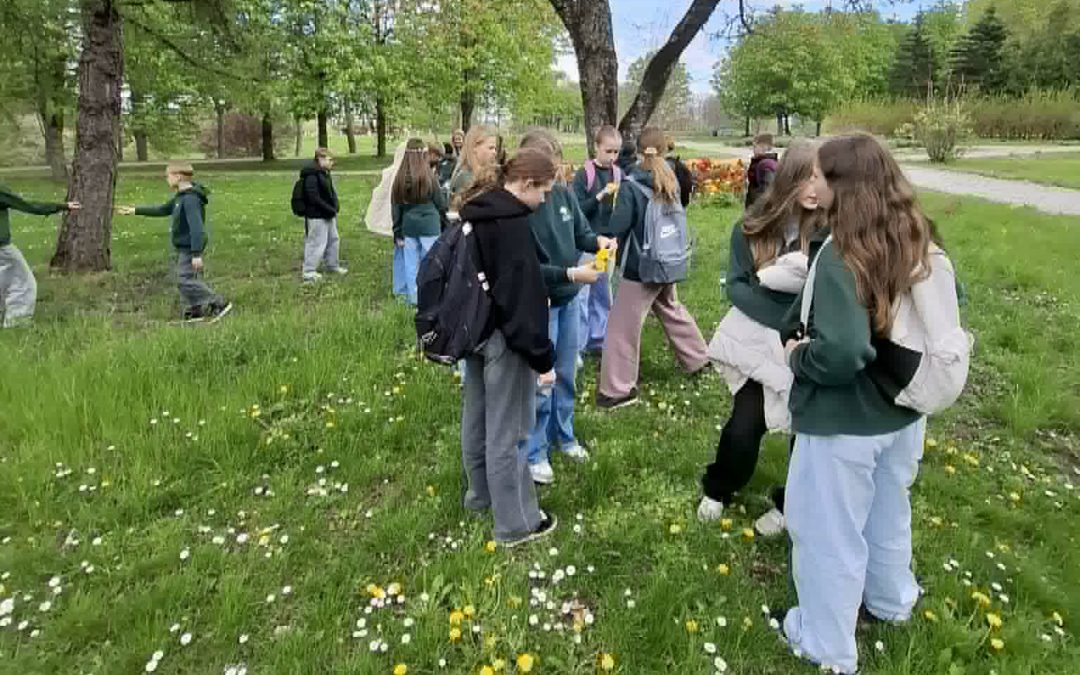 „Geomoksliukų“ būrelio nariai turėjo edukacinį užsiėmimą apie paukščius