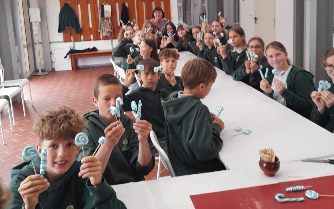 Dalyvavo Kretingos muziejaus edukacijoje „Dvaro saldaininė“