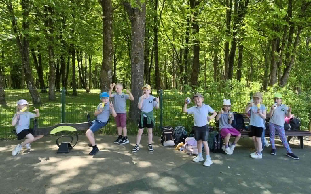 Visos dienos mokyklos mokiniai užbaigė mokslo metus