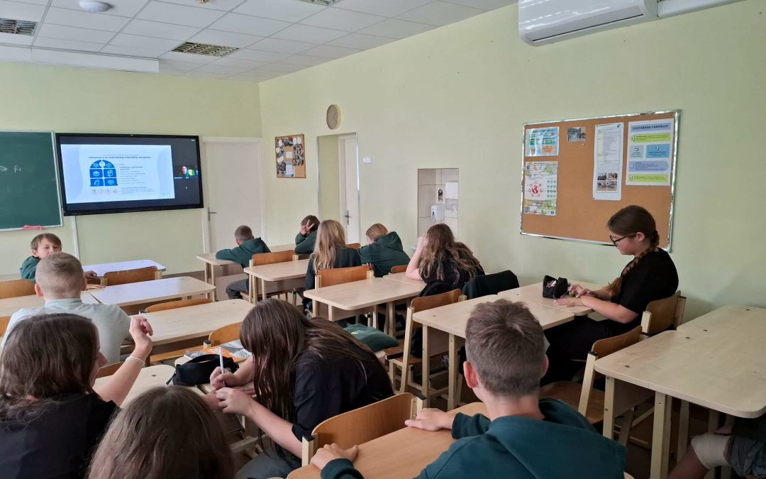 Geografijos pamoką iškeitė į naudingą nuotolinį užsiėmimą apie atsakingą rūšiavimą