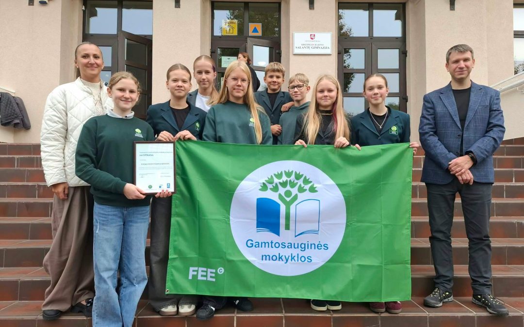 Progimnazijai įteikta žalioji vėliava