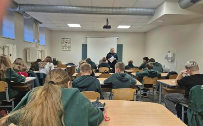 Klasės valandėlę vedė policijos bendruomenės pareigūnė